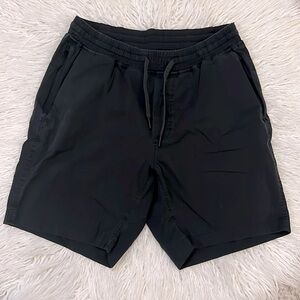 Black lululemon bowline short, size L